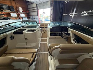 Sea Ray 350 SLX 27 2022 Sea Ray 350 SLX 28