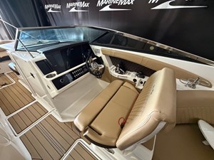 Sea Ray 350 SLX 28 2022 Sea Ray 350 SLX 29