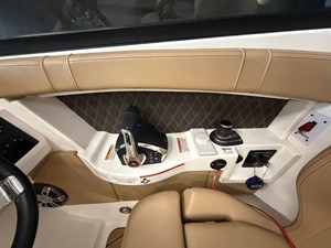 Sea Ray 350 SLX 29 2022 Sea Ray 350 SLX 30