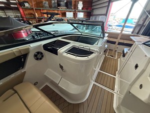 Sea Ray 350 SLX 33 2022 Sea Ray 350 SLX 34