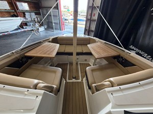 Sea Ray 350 SLX 38 2022 Sea Ray 350 SLX 39