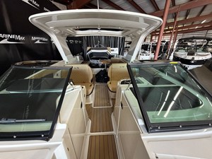 Sea Ray 350 SLX 41 2022 Sea Ray 350 SLX 42