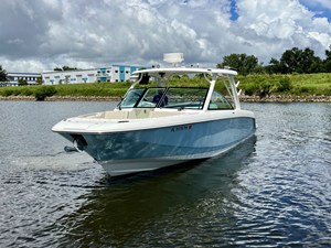 Boston Whaler 320 VANTAGE 0 2022 Boston Whaler 320 VANTAGE 1