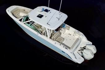 Boston Whaler 320 VANTAGE 13 2022 Boston Whaler 320 VANTAGE 14