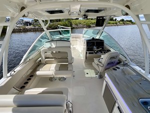 Boston Whaler 320 VANTAGE 14 2022 Boston Whaler 320 VANTAGE 15