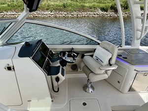 Boston Whaler 320 VANTAGE 19 2022 Boston Whaler 320 VANTAGE 20