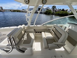 Boston Whaler 320 VANTAGE 20 2022 Boston Whaler 320 VANTAGE 21