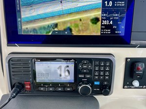 Boston Whaler 320 VANTAGE 25 2022 Boston Whaler 320 VANTAGE 26