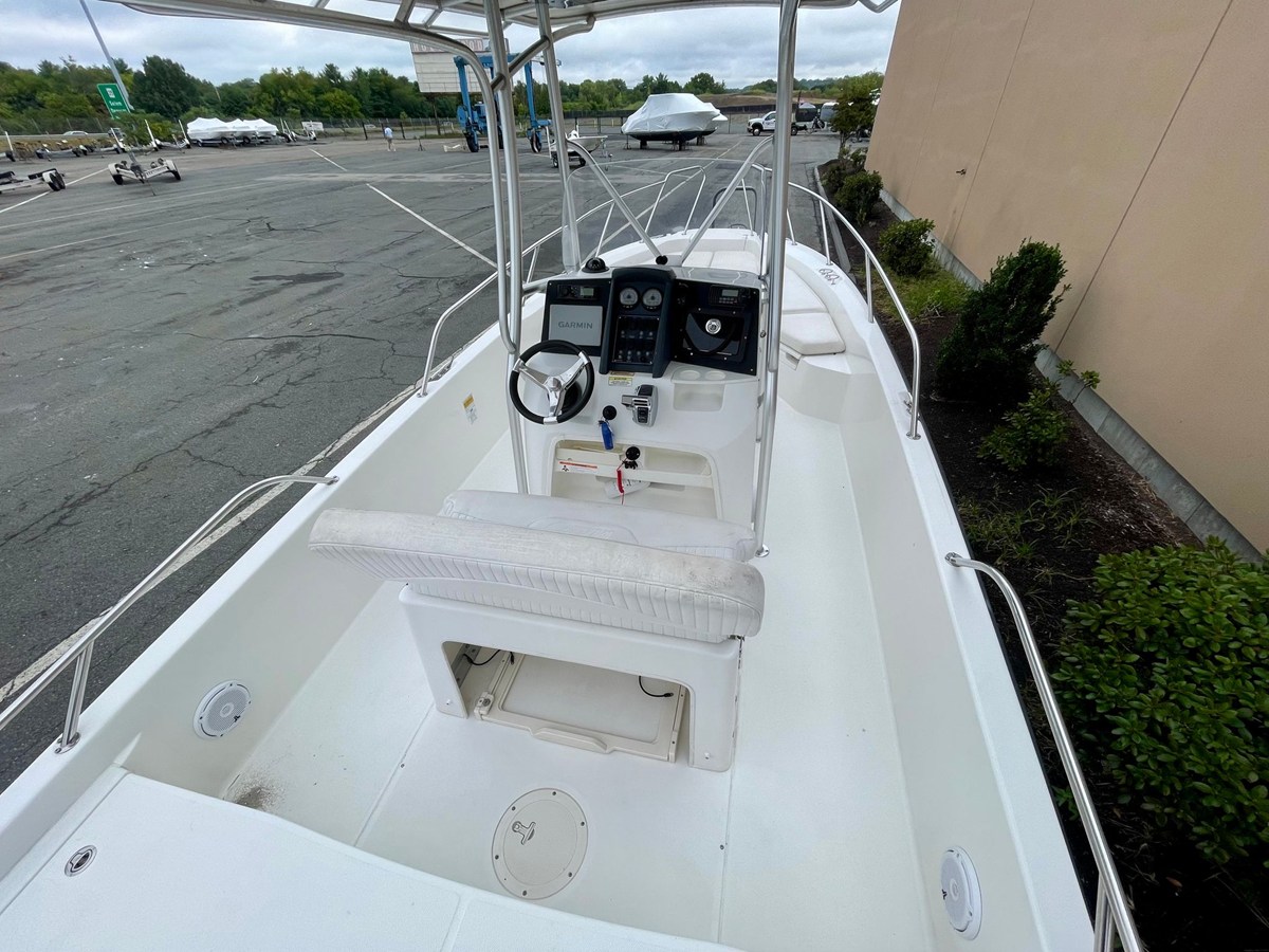 2013 Boston Whaler 230 DAUNTLESS 6