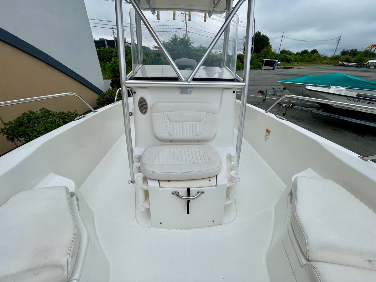 2013 Boston Whaler 230 DAUNTLESS 17