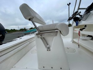 2013 Boston Whaler 230 DAUNTLESS 9