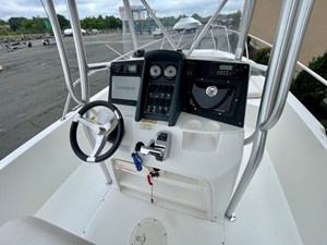 2013 Boston Whaler 230 DAUNTLESS 11