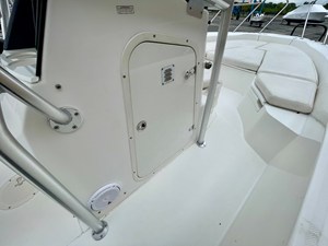 2013 Boston Whaler 230 DAUNTLESS 12