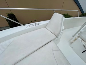 2013 Boston Whaler 230 DAUNTLESS 16