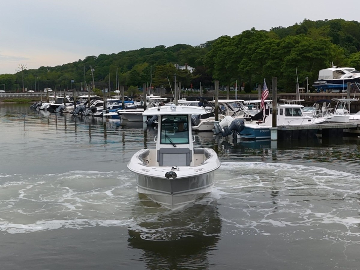 2026 Boston Whaler 250 Outrage 3