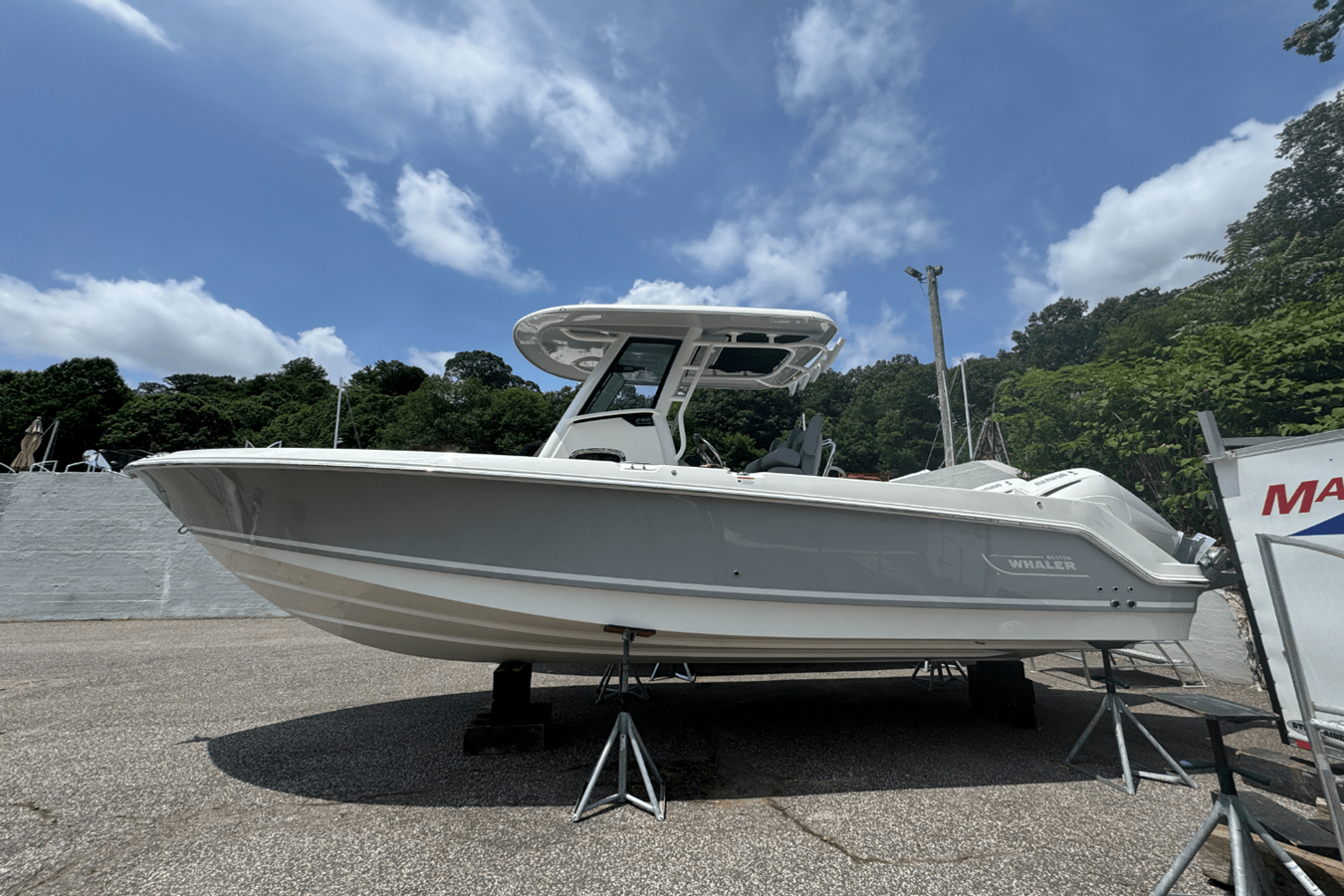 2026 Boston Whaler 250 Outrage 5