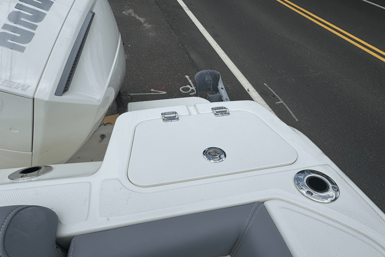 2026 Boston Whaler 250 Outrage 12