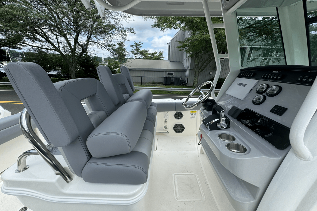 2026 Boston Whaler 250 Outrage 16