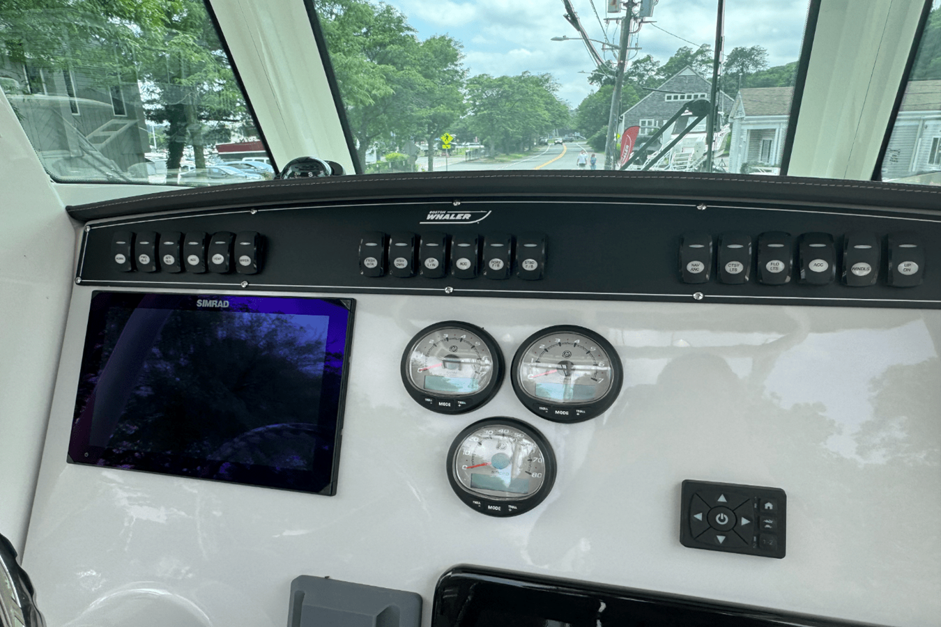 2026 Boston Whaler 250 Outrage 20