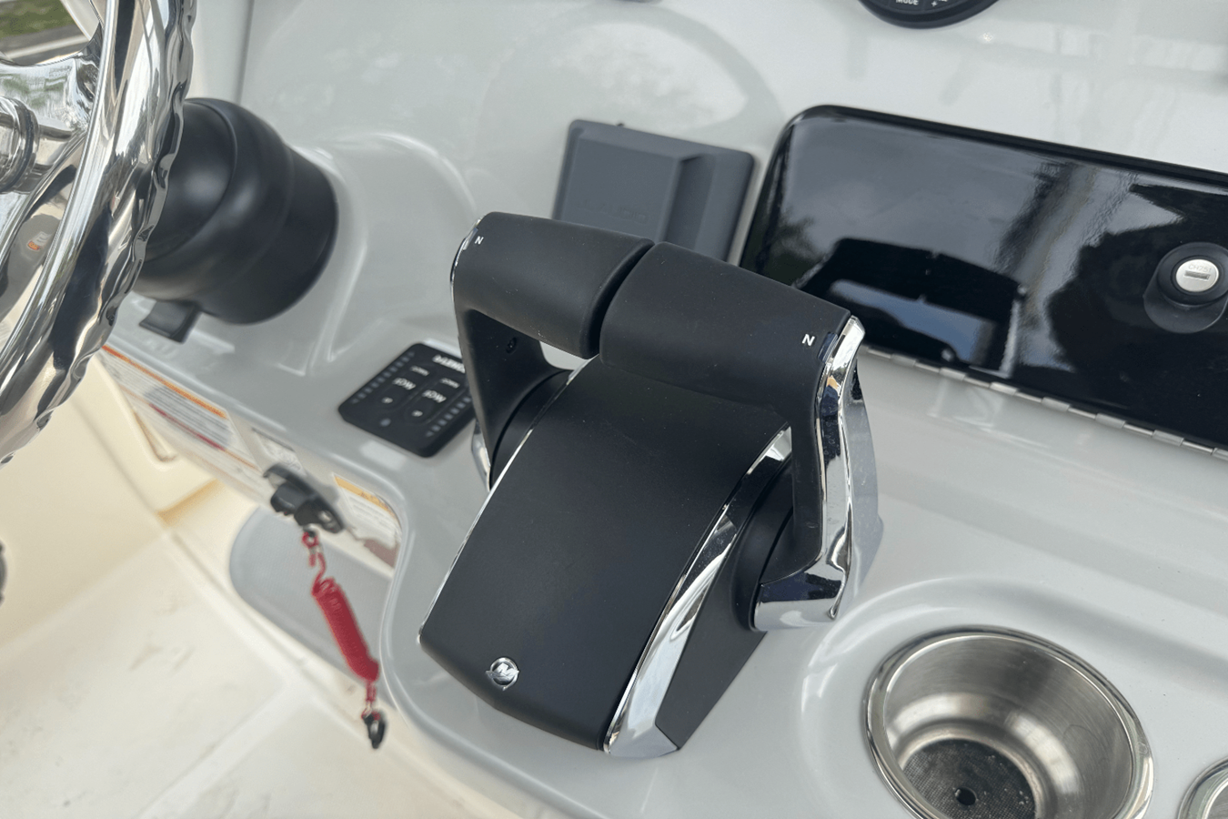 2026 Boston Whaler 250 Outrage 22
