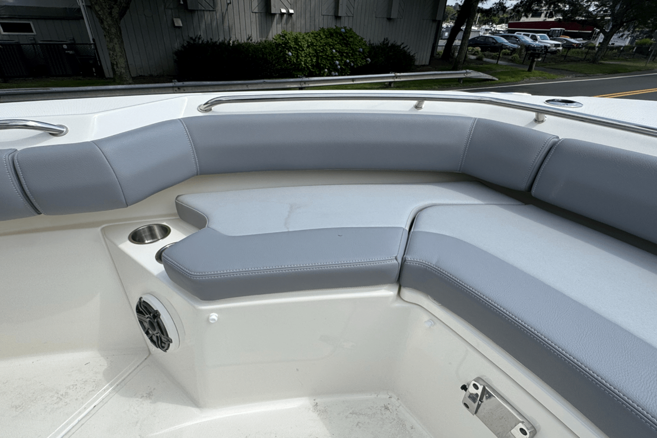 2026 Boston Whaler 250 Outrage 24