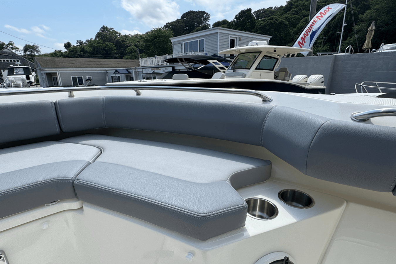 2026 Boston Whaler 250 Outrage 26