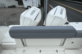 2026 Boston Whaler 250 Outrage 10