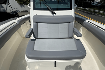 2026 Boston Whaler 250 Outrage 28