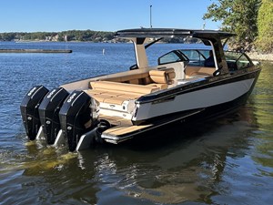 Aviara AV36 Outboard 1 2022 Aviara AV36 Outboard 2
