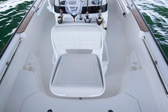 2027 Boston Whaler 170 Montauk 15