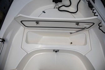 2027 Boston Whaler 170 Montauk 19