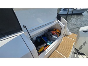 Sea Ray 320 SUNDANCER COUPE OB 7 2026 Sea Ray 320 SUNDANCER COUPE OB 8