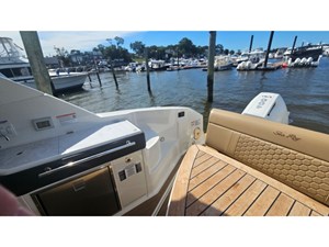 Sea Ray 320 SUNDANCER COUPE OB 26 2026 Sea Ray 320 SUNDANCER COUPE OB 27