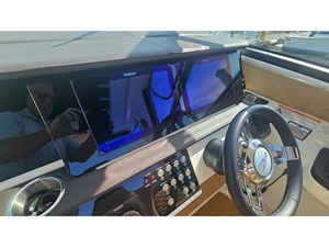 Sea Ray 320 SUNDANCER COUPE OB 32 2026 Sea Ray 320 SUNDANCER COUPE OB 33
