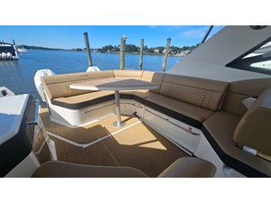 Sea Ray 320 SUNDANCER COUPE OB 39 2026 Sea Ray 320 SUNDANCER COUPE OB 40