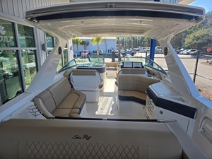 Sea Ray SLX 310 Outboard 6 2026 Sea Ray SLX 310 Outboard 7