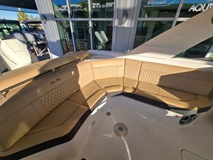 Sea Ray SLX 310 Outboard 7 2026 Sea Ray SLX 310 Outboard 8
