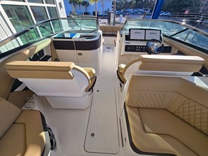 Sea Ray SLX 310 Outboard 10 2026 Sea Ray SLX 310 Outboard 11