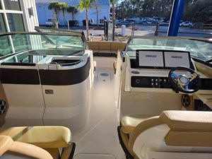 Sea Ray SLX 310 Outboard 11 2026 Sea Ray SLX 310 Outboard 12