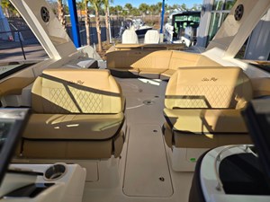 Sea Ray SLX 310 Outboard 15 2026 Sea Ray SLX 310 Outboard 16