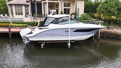 Sea Ray 320 SUNDANCER OB 1 2022 Sea Ray 320 SUNDANCER OB 2