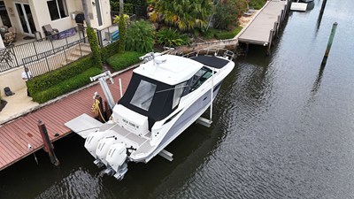 Sea Ray 320 SUNDANCER OB 3 2022 Sea Ray 320 SUNDANCER OB 4