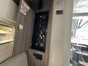 Sea Ray 320 SUNDANCER OB 21 2022 Sea Ray 320 SUNDANCER OB 22