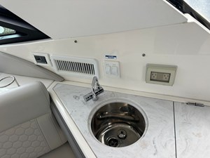 Sea Ray 320 SUNDANCER OB 27 2022 Sea Ray 320 SUNDANCER OB 28