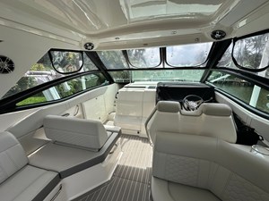 Sea Ray 320 SUNDANCER OB 43 2022 Sea Ray 320 SUNDANCER OB 44