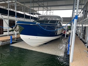 Aviara AV40 OB 96 2023 Aviara AV40 OB 97