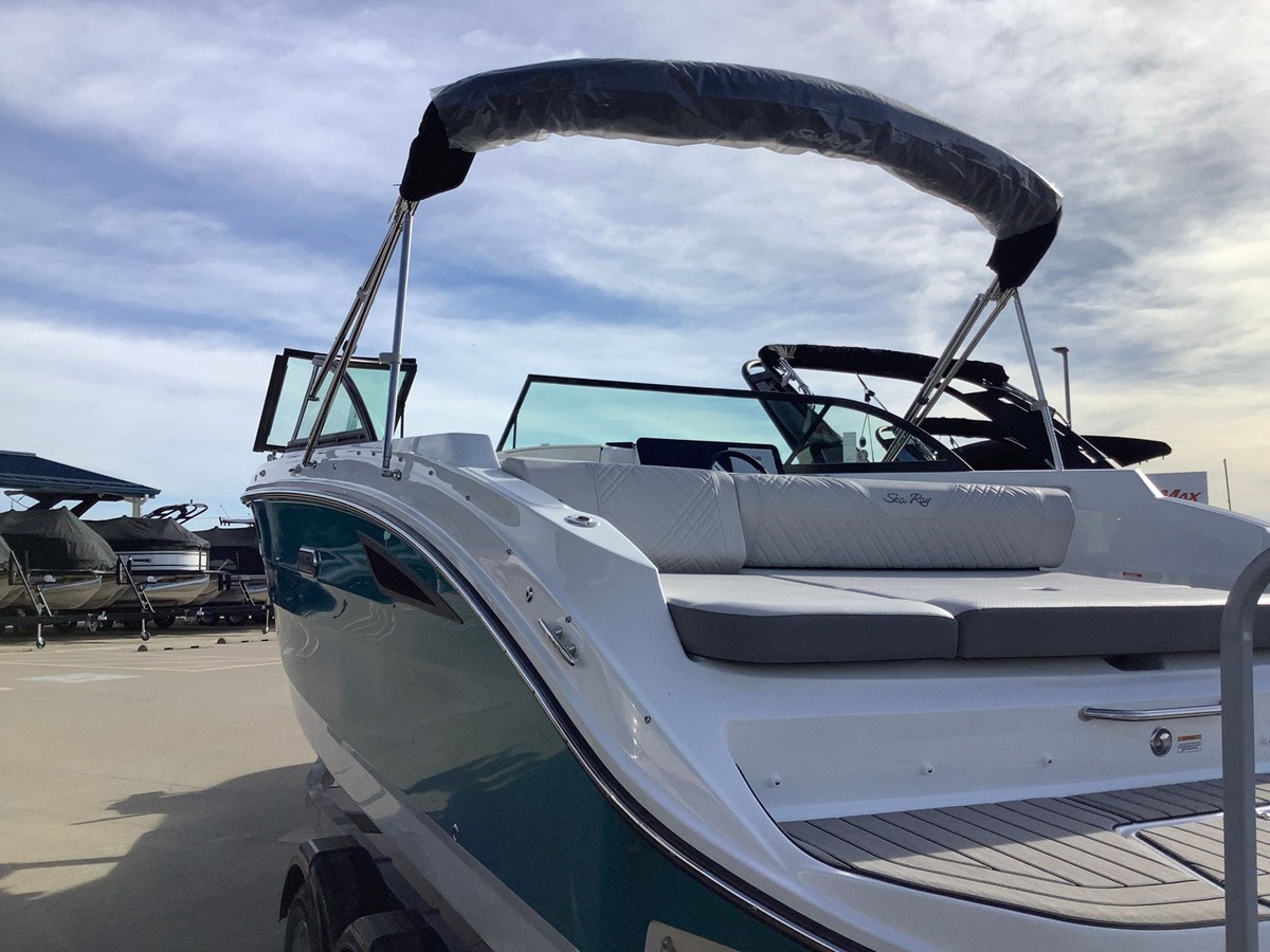 2026 Sea Ray SDX 230 4
