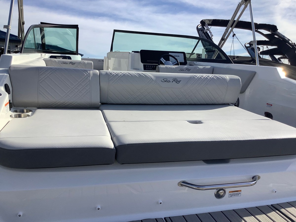 2026 Sea Ray SDX 230 7