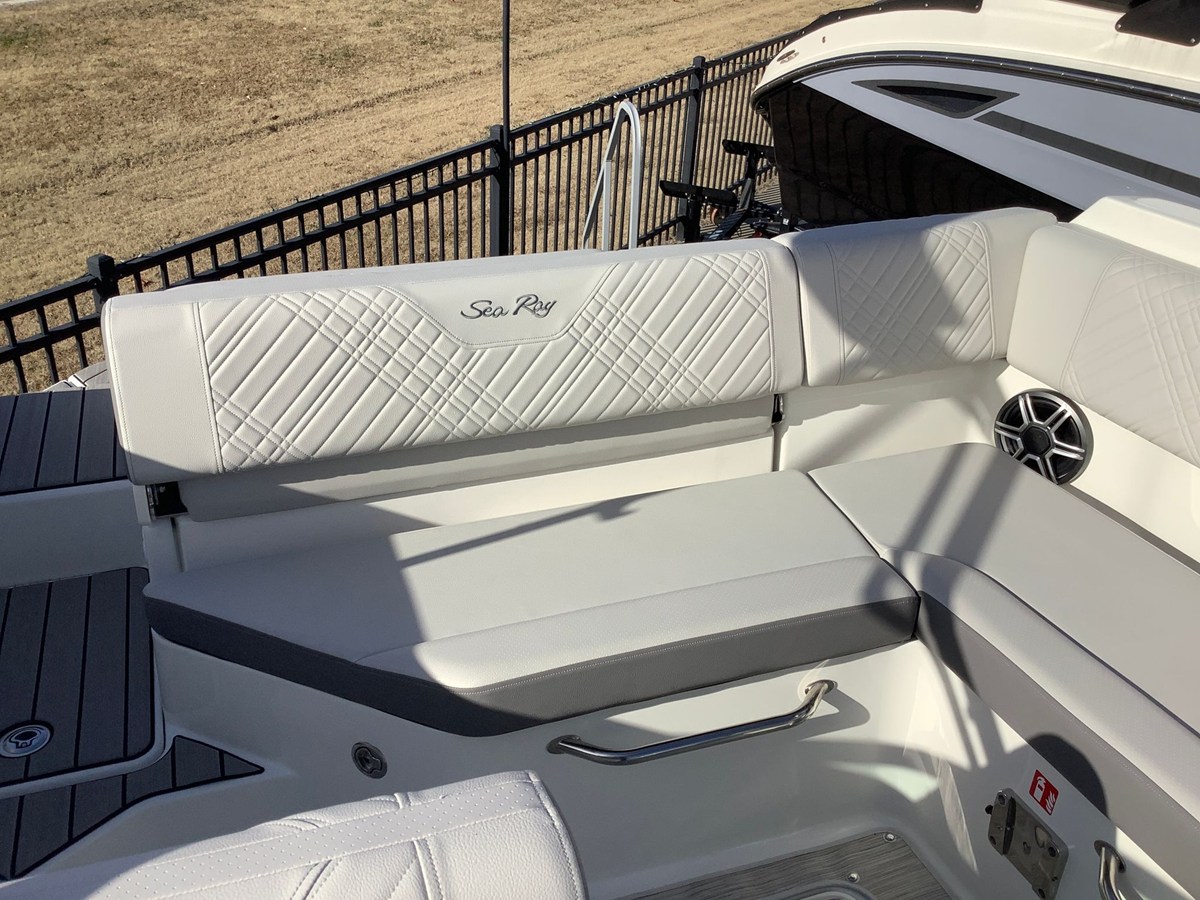 2026 Sea Ray SDX 230 11