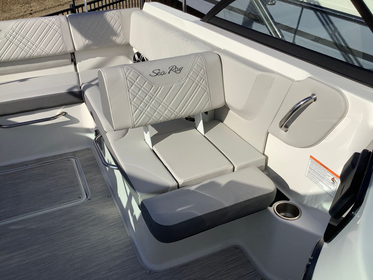 2026 Sea Ray SDX 230 14